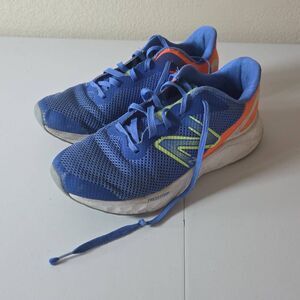 New Balance Boys Fresh Foam Arishi V4‎ Lace Up Running Shoe Blue Orange Size 2